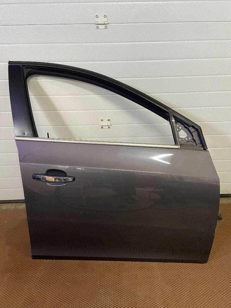 Дверь и элементы двери правая передняя 95987758 Chevrolet Cruze 2010 J300 Z18XER