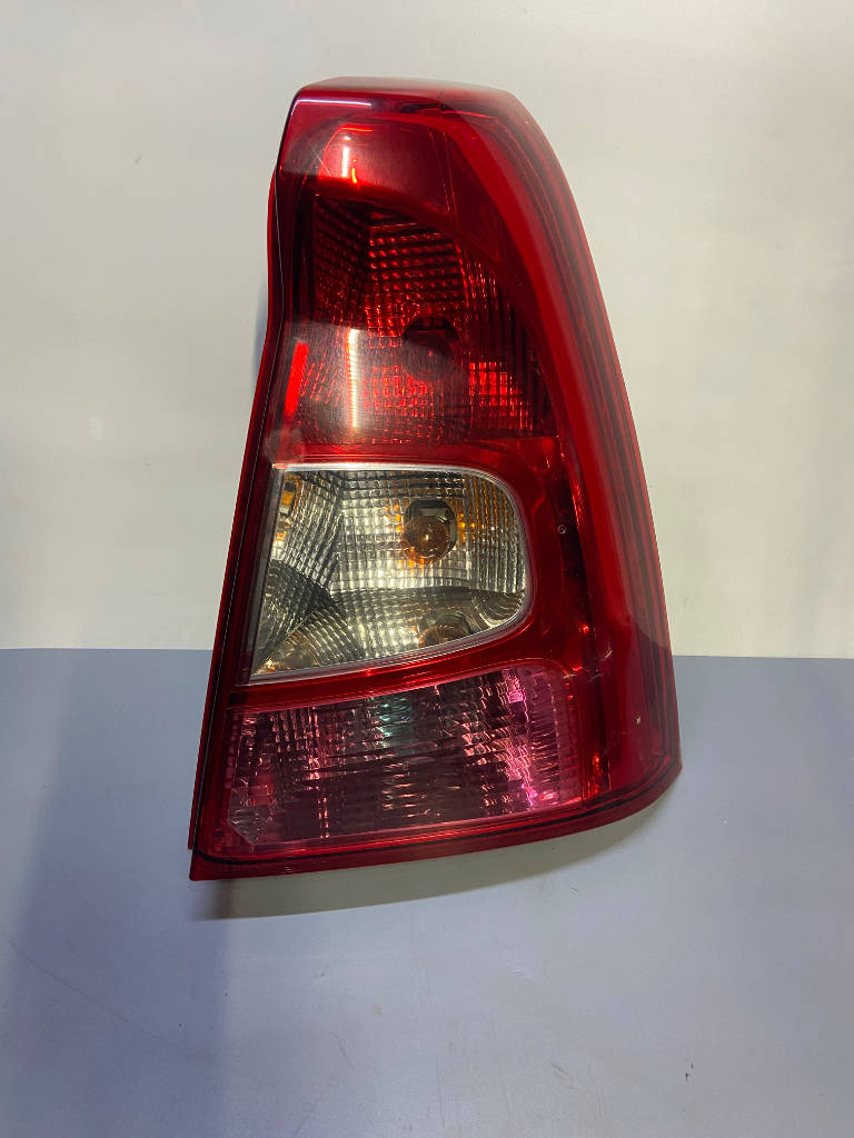 Стоп-сигнал правый задний 82 00 744 759 Renault Logan 2013 LS0H K7M 710