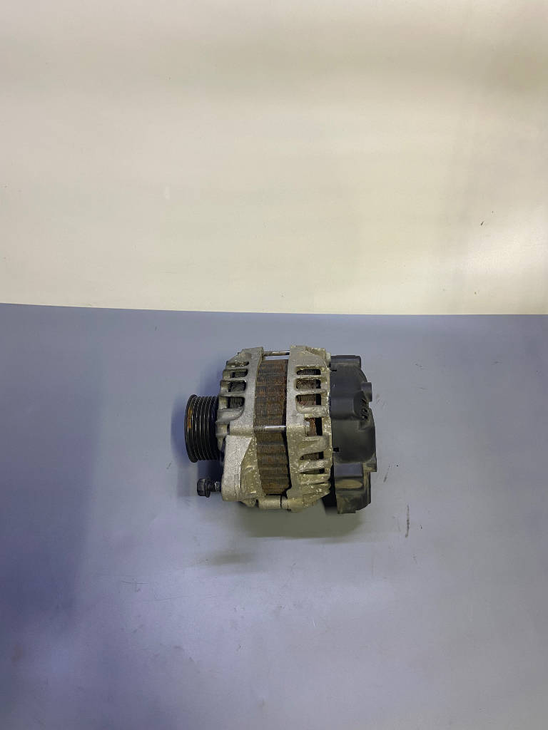 Генератор Hyundai/Kia 37300‑2B500, б/у, оригинал.