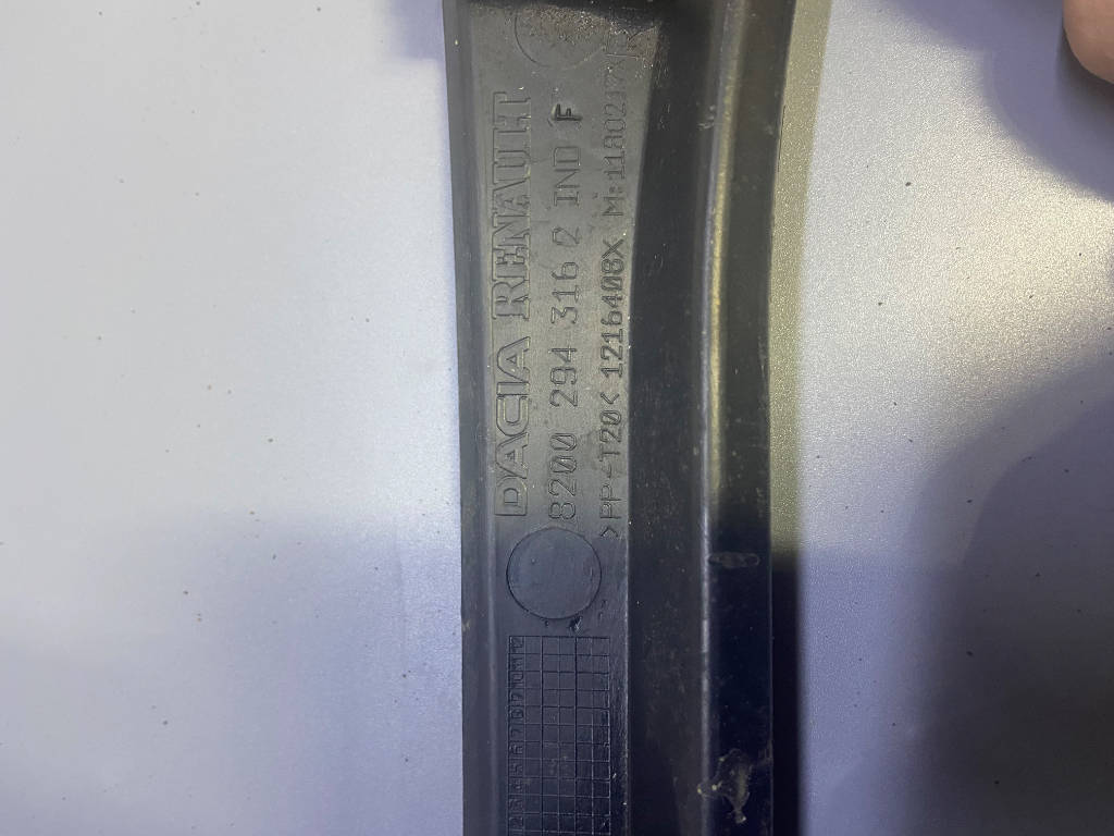 Решетка, жабо под дворники 82002943162 Renault Logan 2013 LS0H K7M 710