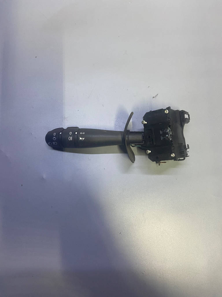 Блок подрулевых переключателей 9010576621 Renault Logan 2013 LS0H K7M 710