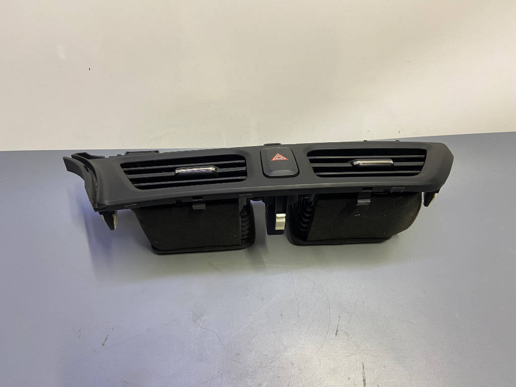 Решетка вентиляционная 97410-4x100 Kia Rio 2013 G4FA