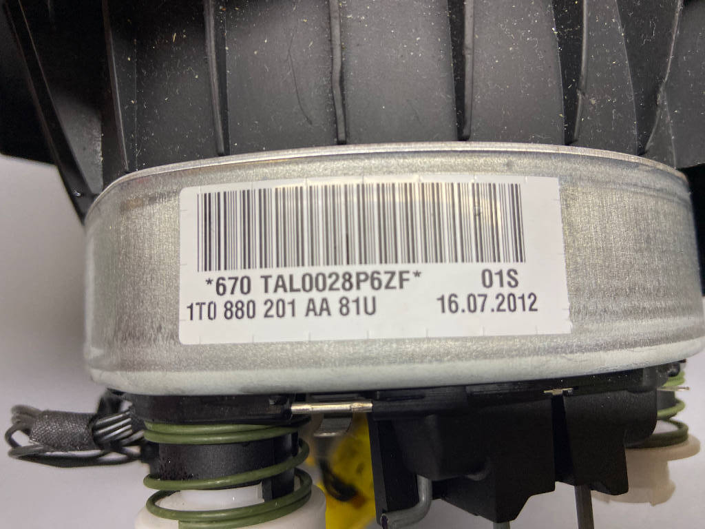 Подушка безопасности водителя 1t0880201aa81u Volkswagen Tiguan 2013 5N2 CCZ
