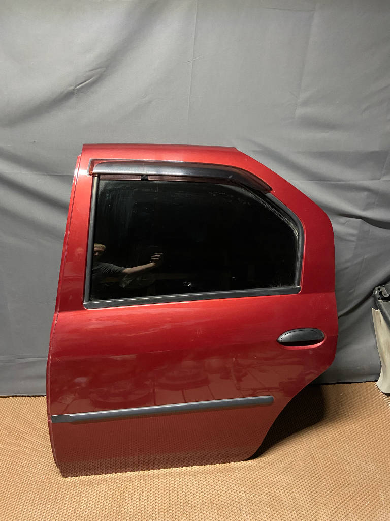Дверь и элементы двери 82 10 173 11R Renault Logan 2013 LS0H K7M 710