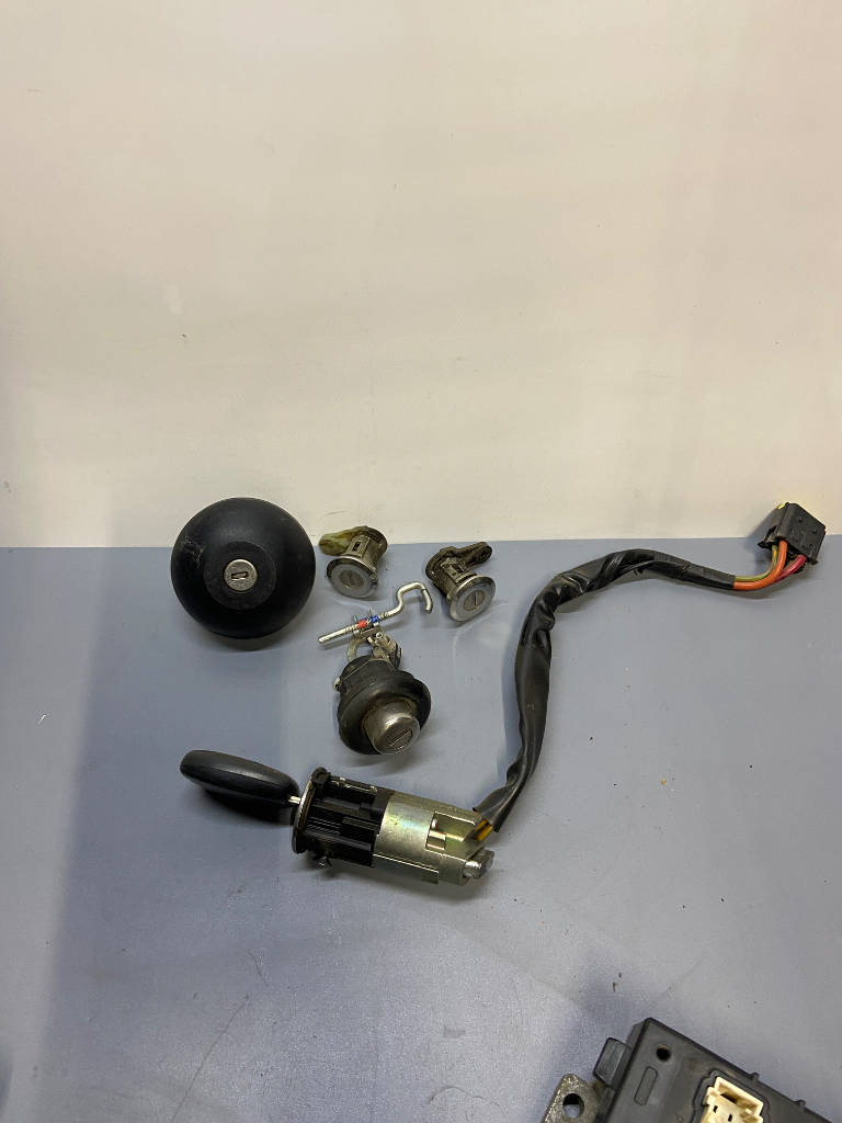 Замок зажигания 48 70 024 47R Renault Logan 2011 LS0H K7M 710