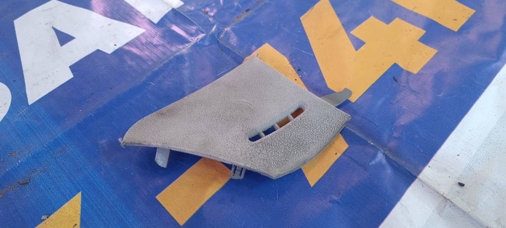 Накладка на стойку правая 6221847010 Toyota Prius 2009 NHW20 1NZFXE