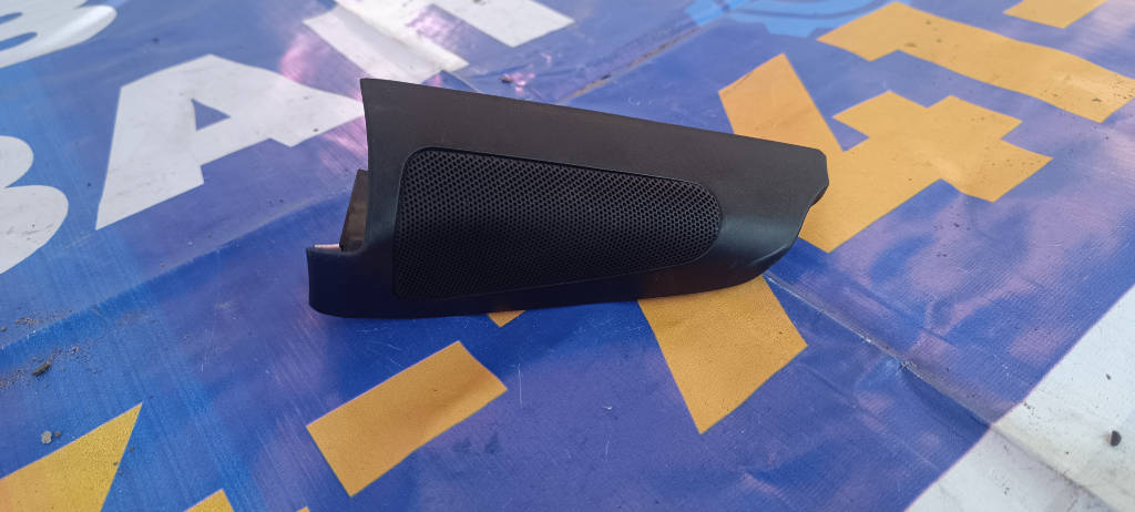 Уголок двери левая 6749147020 Toyota Prius 2009 NHW20 1NZFXE