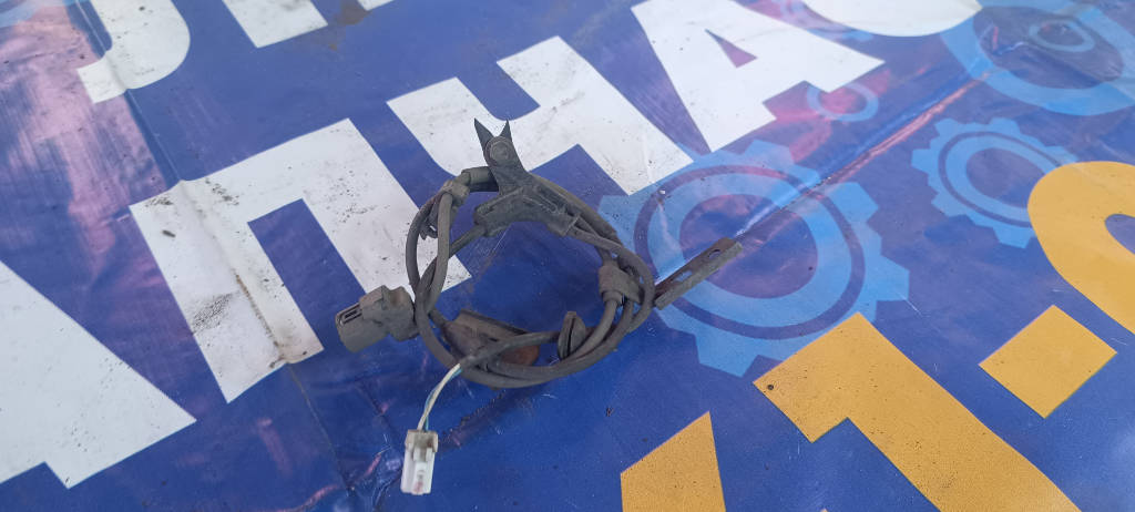 Датчик ABS левый задний 8951647050 Toyota Prius 2009 NHW20 1NZFXE