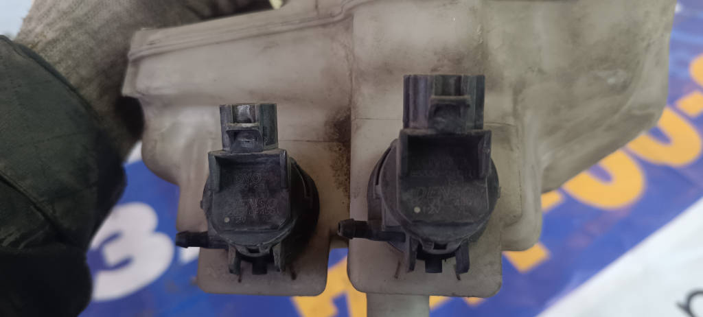 Насос омывателя 8533021010 Toyota Prius 2009 NHW20 1NZFXE