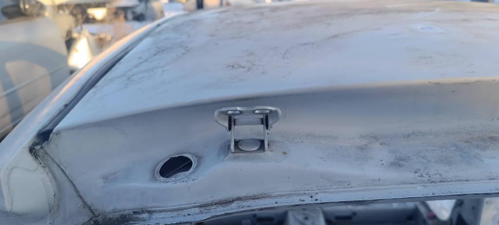 Крепление крышки багажника Toyota Vitz 2010 KSP90 1KRFE