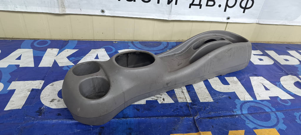 Подлокотник 5891152010B1 Toyota Platz 2000 SCP11 1SZFE