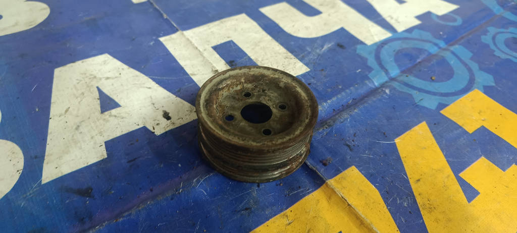 Шкив помпы 1637102030 Toyota Corona 1995 AT190 4AFE
