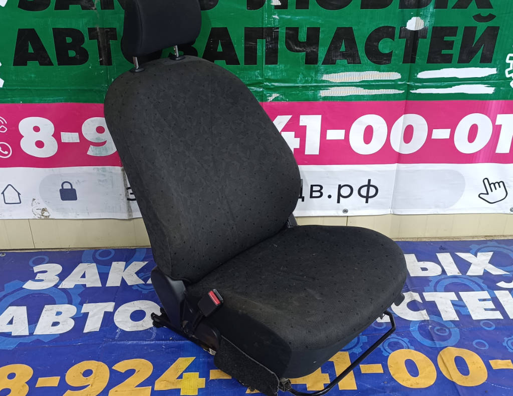 Сиденье левое переднее Toyota Vitz 2010 KSP90 1KRFE