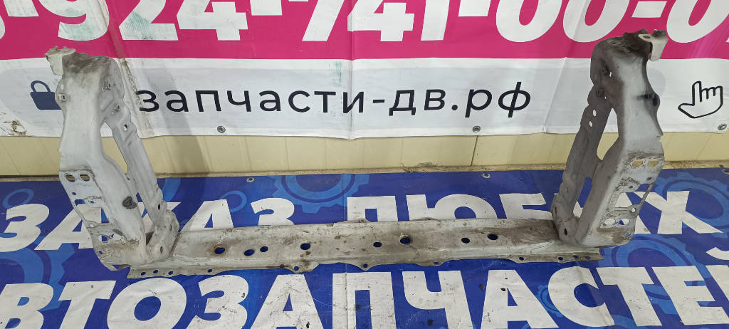 Рамка радиатора Toyota Vitz 2010 KSP90 1KRFE