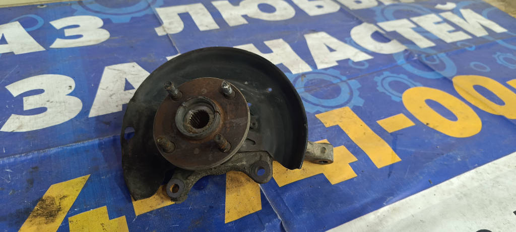 Ступица правая передняя Toyota Platz 2000 SCP11 1SZFE