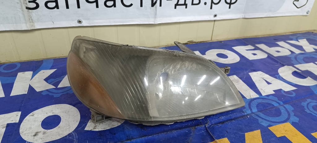 Фара правая 8111052180 Toyota Platz 2000 SCP11 1SZFE