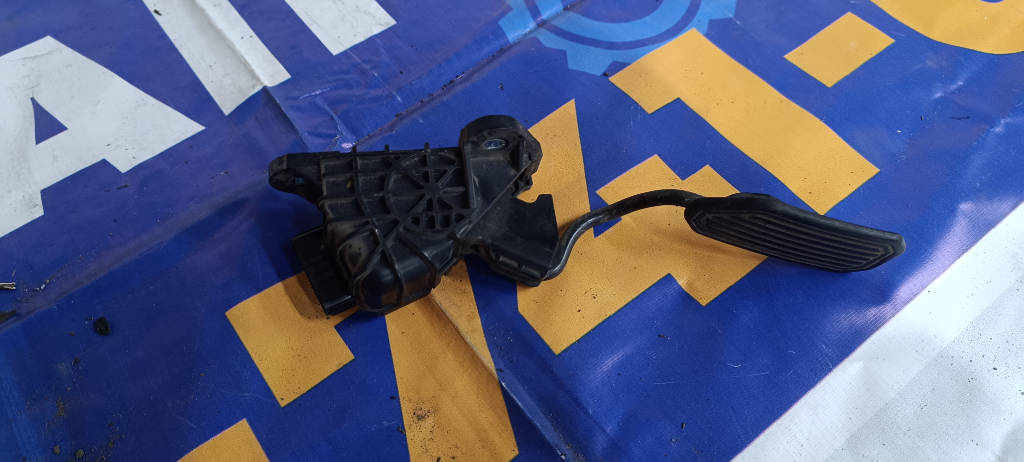 Педаль газа 7812047040 Toyota Prius 2009 NHW20 1NZFXE