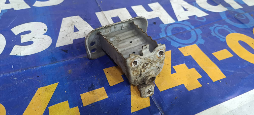 Жесткость бампера правая 5701352010 Toyota Vitz 2010 KSP90 1KRFE