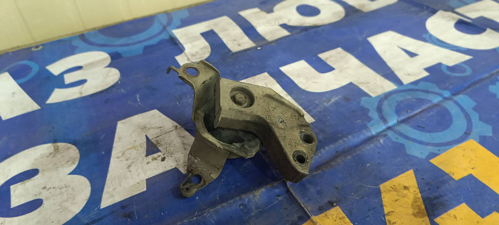 Подушка двигателя правый Toyota Platz 2000 SCP11 1SZFE
