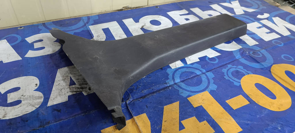 Накладка на стойку правая 6203052010 Toyota Platz 2000 SCP11 1SZFE