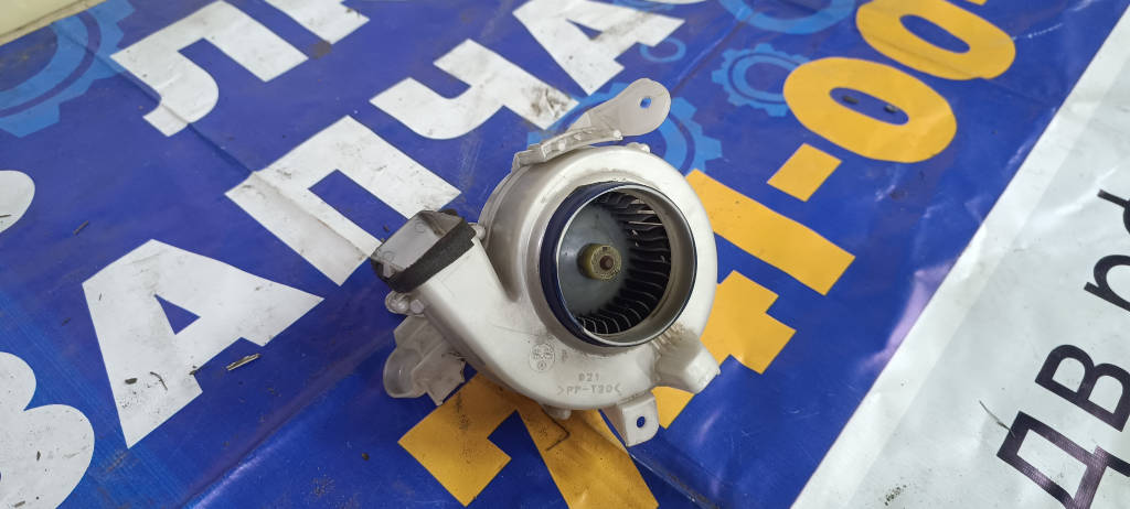 Мотор охлаждения батареи 8713047070 Toyota Prius 2009 NHW20 1NZFXE