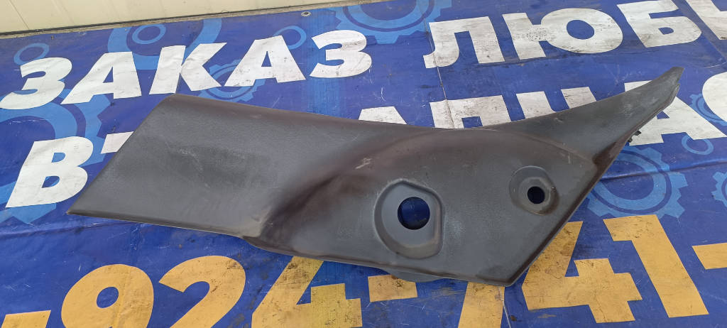 Накладка на стойку левая задняя 6255252010 Toyota Platz 2000 SCP11 1SZFE