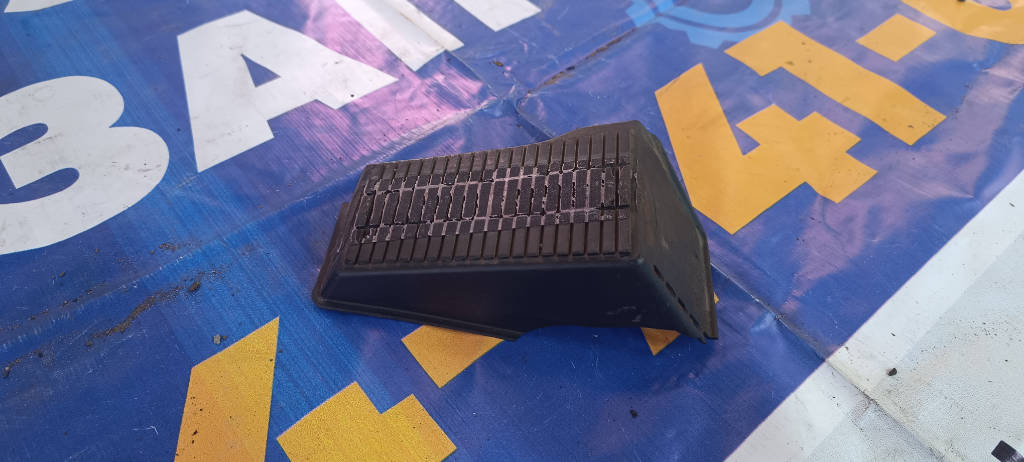 Подставка под ногу 5819120110 Toyota Prius 2009 NHW20 1NZFXE