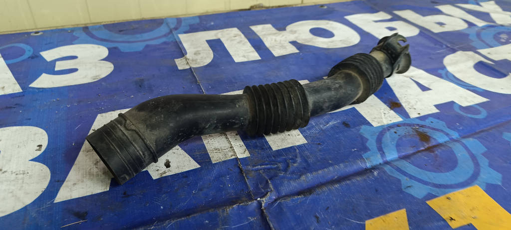 Патрубок воздухозаборника 1775123030 Toyota Platz 2000 SCP11 1SZFE