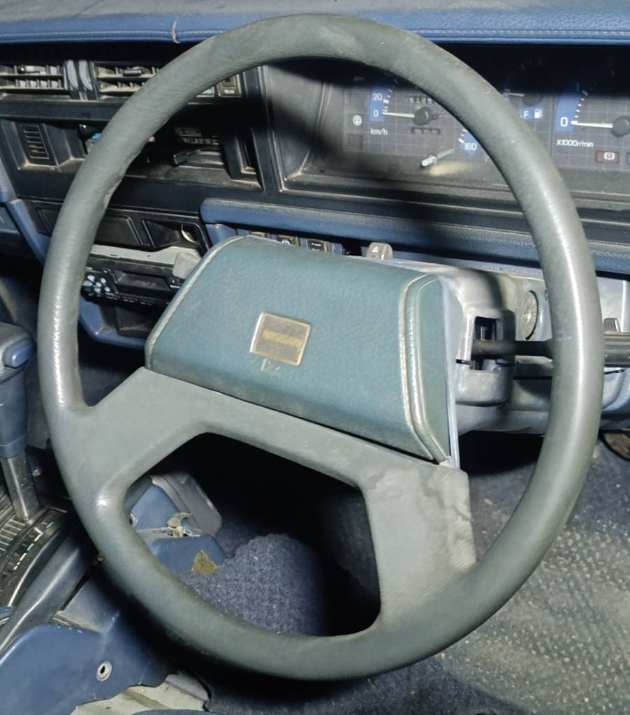 Руль Nissan Largo 1992 C22 LD20