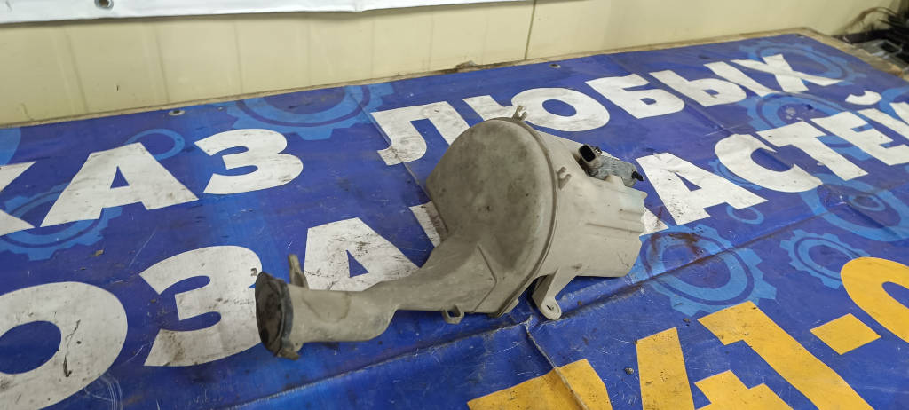 Бачок стеклоомывателя 8531552010 Toyota Platz 2000 SCP11 1SZFE