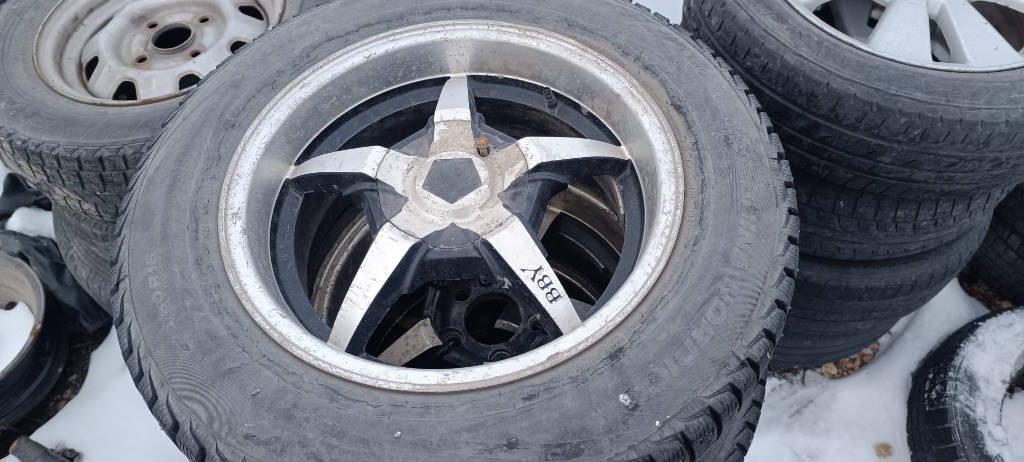 Комплект литья с зимней резиной 215/60R16