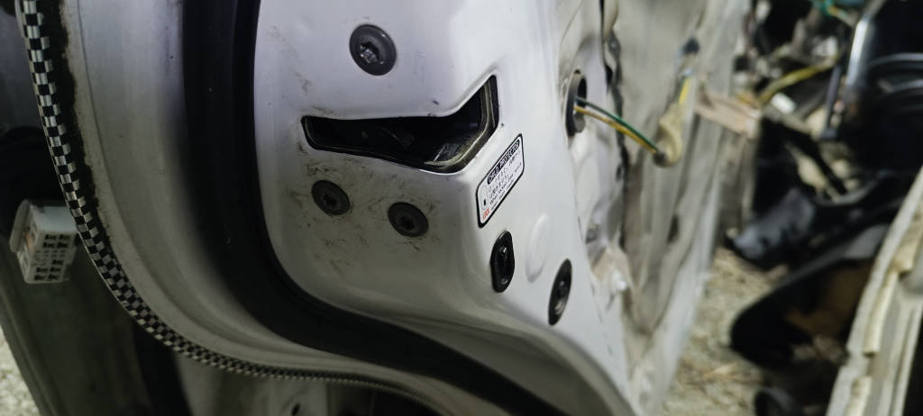 Замок двери левая задняя Toyota Prius 2009 NHW20 1NZFXE