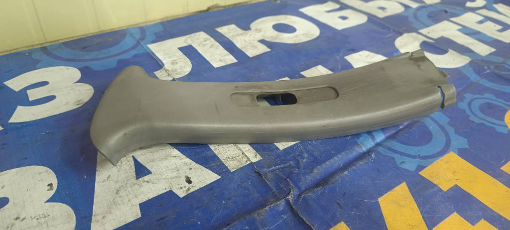Накладка на стойку левая центральная 7313512030 Toyota Platz 2000 SCP11 1SZFE