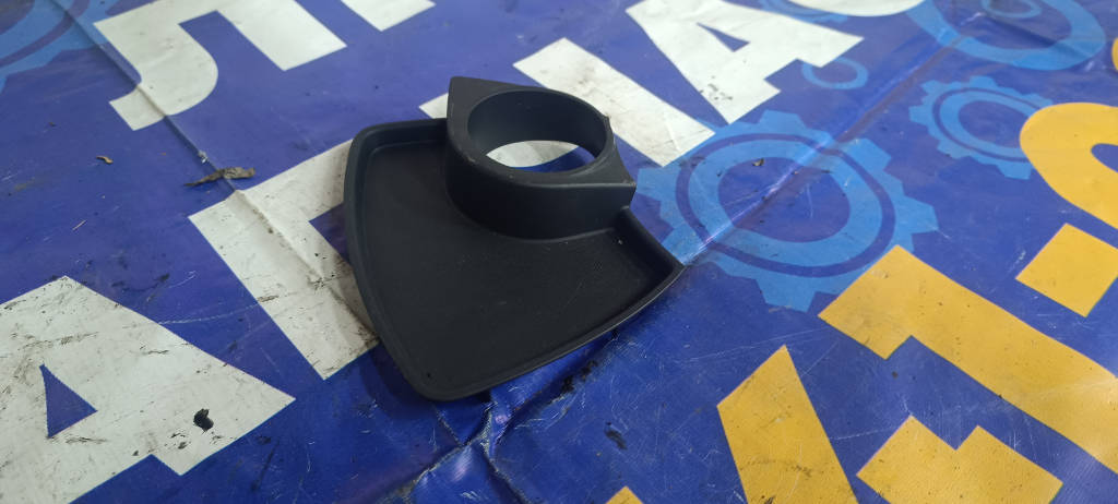 Подстаканник 7412352010 Toyota Vitz 2010 KSP90 1KRFE