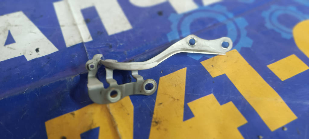 Крепление капота Toyota Vitz 2010 KSP90 1KRFE