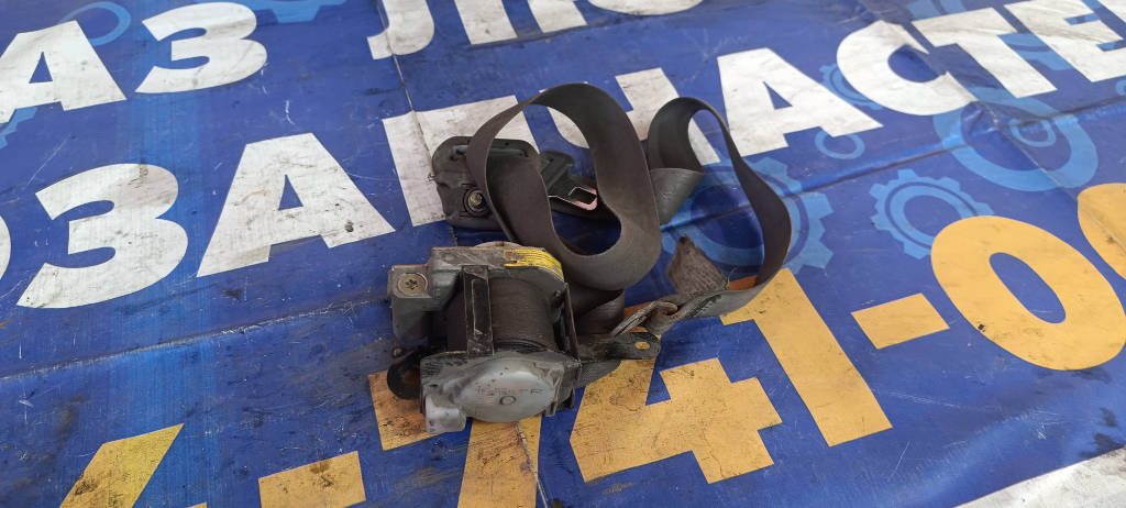 Ремень безопасности правая передняя 7322052350A0 Toyota Platz 2000 SCP11 1SZFE