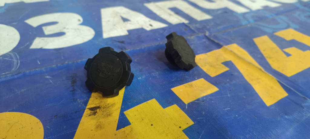 Крышка маслозаливной горловины 1218021010 Toyota Wish 2003 ZNE14 1ZZFE