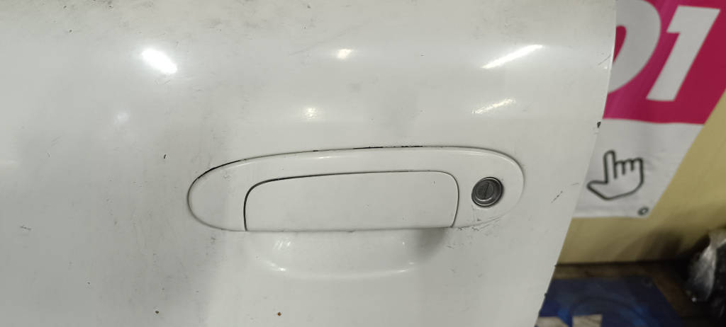Ручка двери внешняя левая передняя 6922052020 Toyota Platz 2000 SCP11 1SZFE