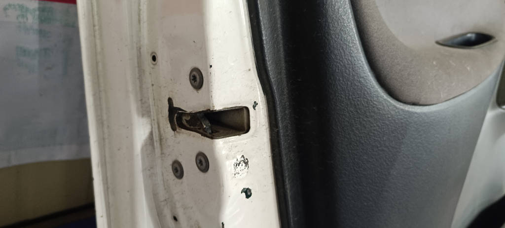 Замок двери левая передняя Toyota Platz 2000 SCP11 1SZFE