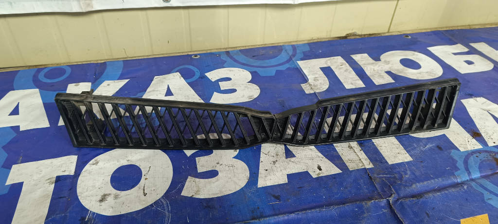 Решетка радиатора 5311152080 Toyota Platz 2000 SCP11 1SZFE