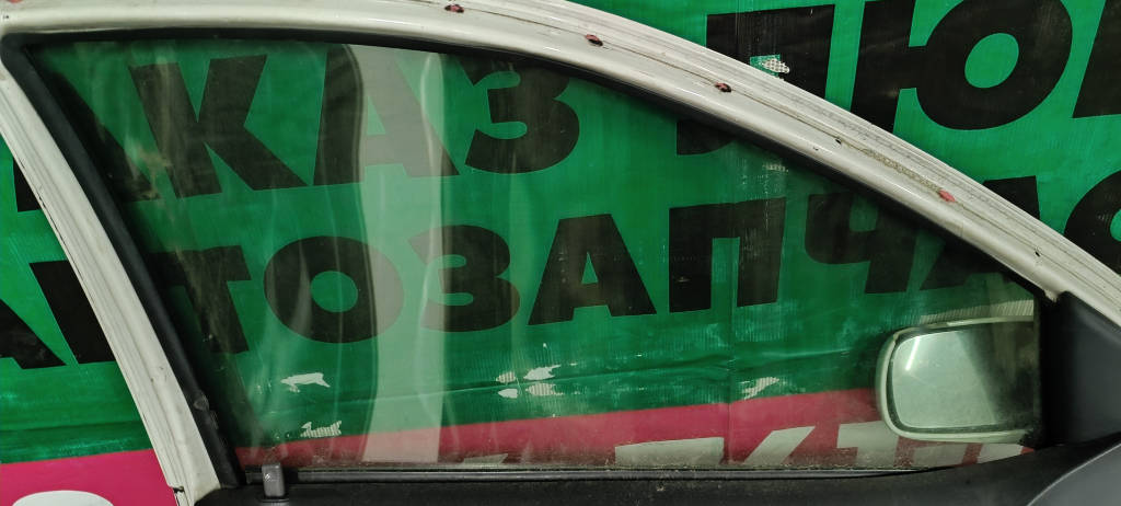 Стекло боковое левое переднее Toyota Platz 2000 SCP11 1SZFE