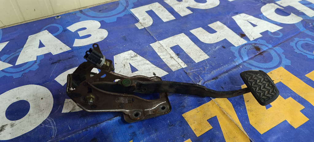 Педаль тормоза 3130152030 Toyota Platz 2000 SCP11 1SZFE