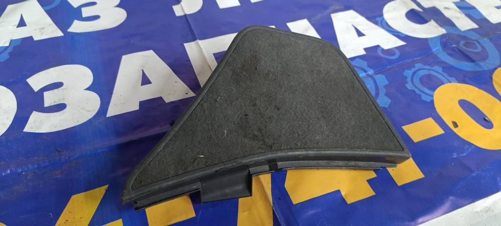 Обшивка пола багажника правая 5841747010 Toyota Prius 2009 NHW20 1NZFXE