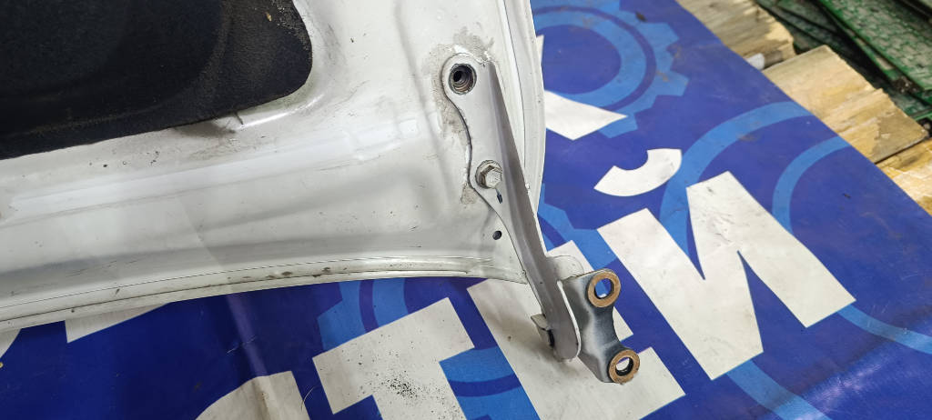 Крепление капота левое и правое 5341047040 Toyota Prius 2009 NHW20 1NZFXE