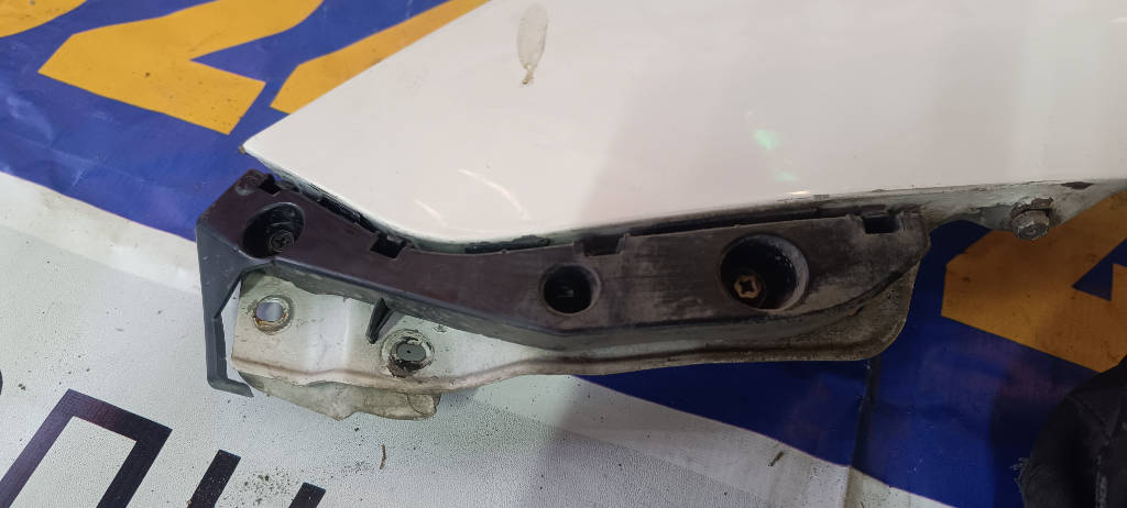 Крепление бампера левое переднее 5211647010 Toyota Prius 2009 NHW20 1NZFXE