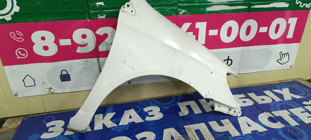 Крыло правое переднее Toyota Platz 2000 SCP11 1SZFE
