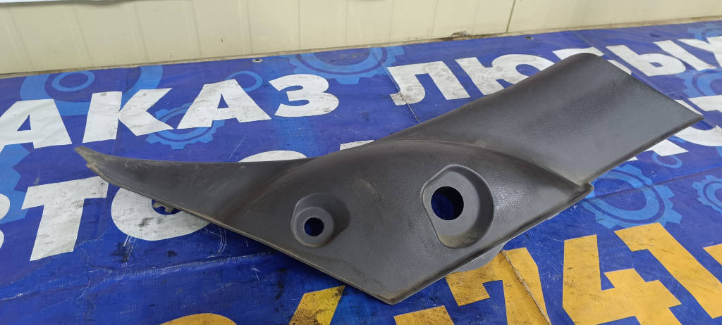 Накладка на стойку правая задняя 6255152070 Toyota Platz 2000 SCP11 1SZFE