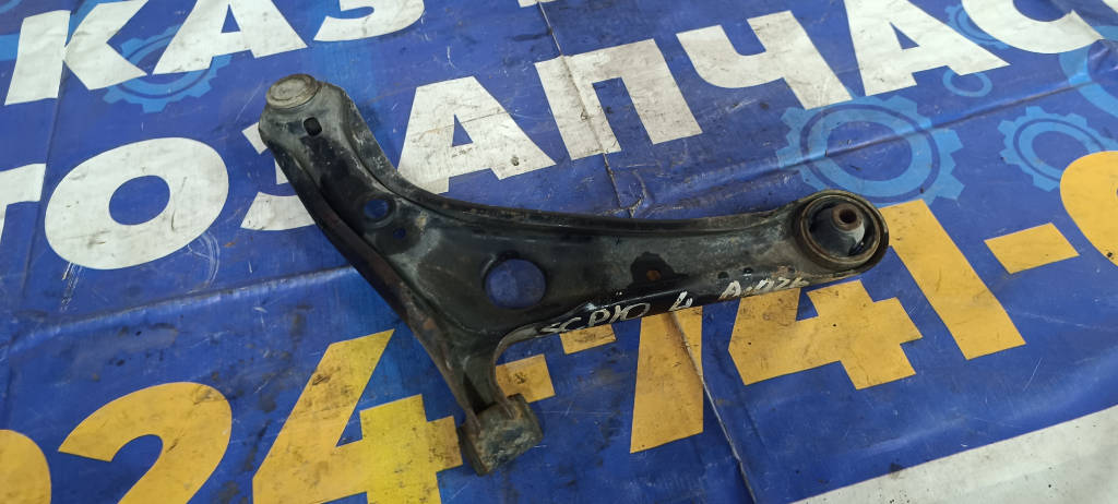 Рычаг, тяга подвески левая передняя 4806959035 Toyota Platz 2000 SCP11 1SZFE
