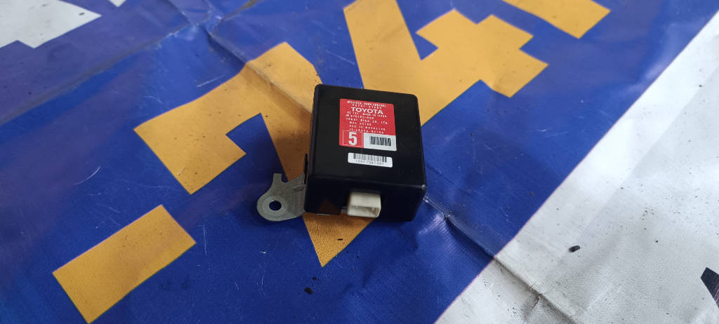 Блок управления дверями 8974147080 Toyota Prius 2009 NHW20 1NZFXE