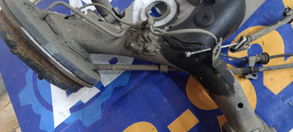 Тросик ручного тормоза правый Toyota Vitz 2010 KSP90 1KRFE